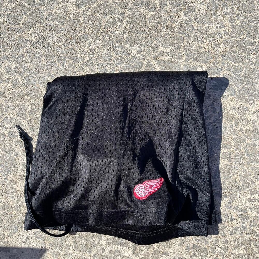 Nhl Men's Black and Red Shorts